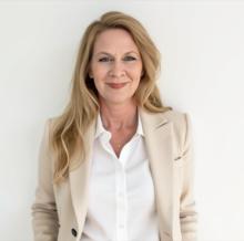 Mary's headshot